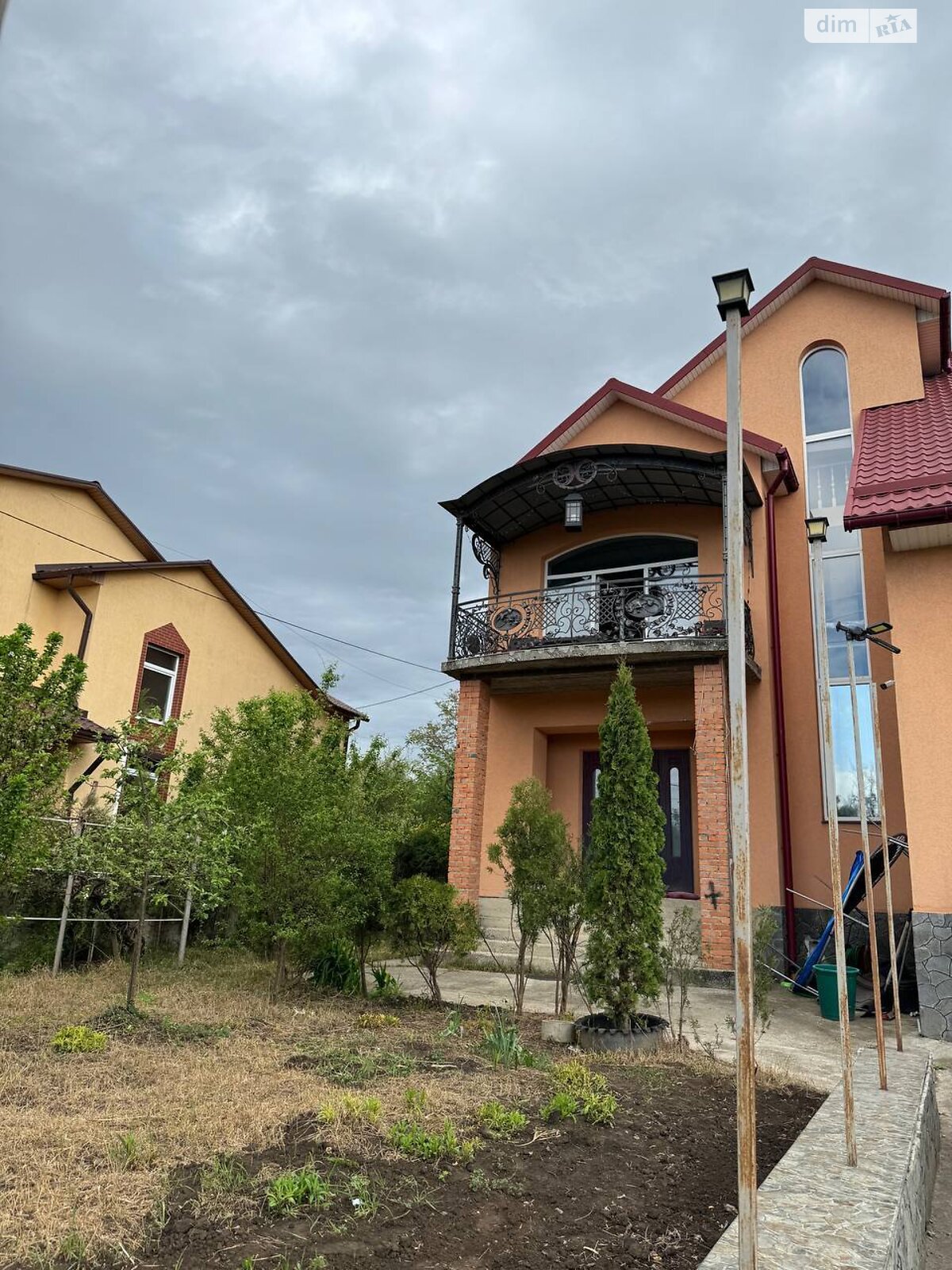 трехэтажный дом с отоплением, 222 кв. м, кирпич. Продажа в Черновцах район Гарячий Урбан фото 1