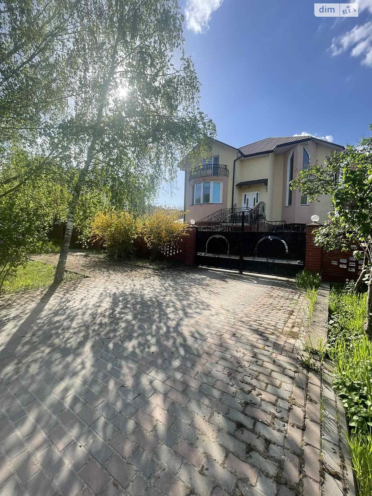 трехэтажный дом с гаражом, 292 кв. м, кирпич. Продажа в Черновцах район Гравитон фото 1 трехэтажный дом с гаражом, 292 кв. м, кирпич. Продажа в Черновцах район Гравитон фото 1