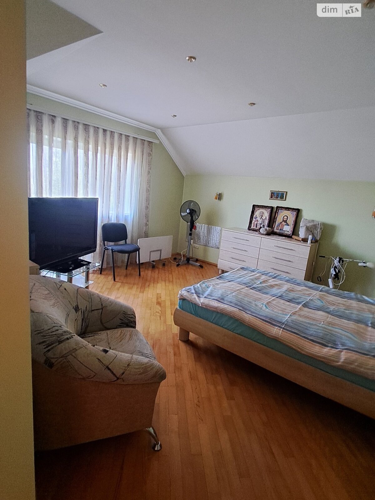 трехэтажный дом с гаражом, 292 кв. м, кирпич. Продажа в Черновцах район Гравитон фото 1 трехэтажный дом с гаражом, 292 кв. м, кирпич. Продажа в Черновцах район Гравитон фото 1