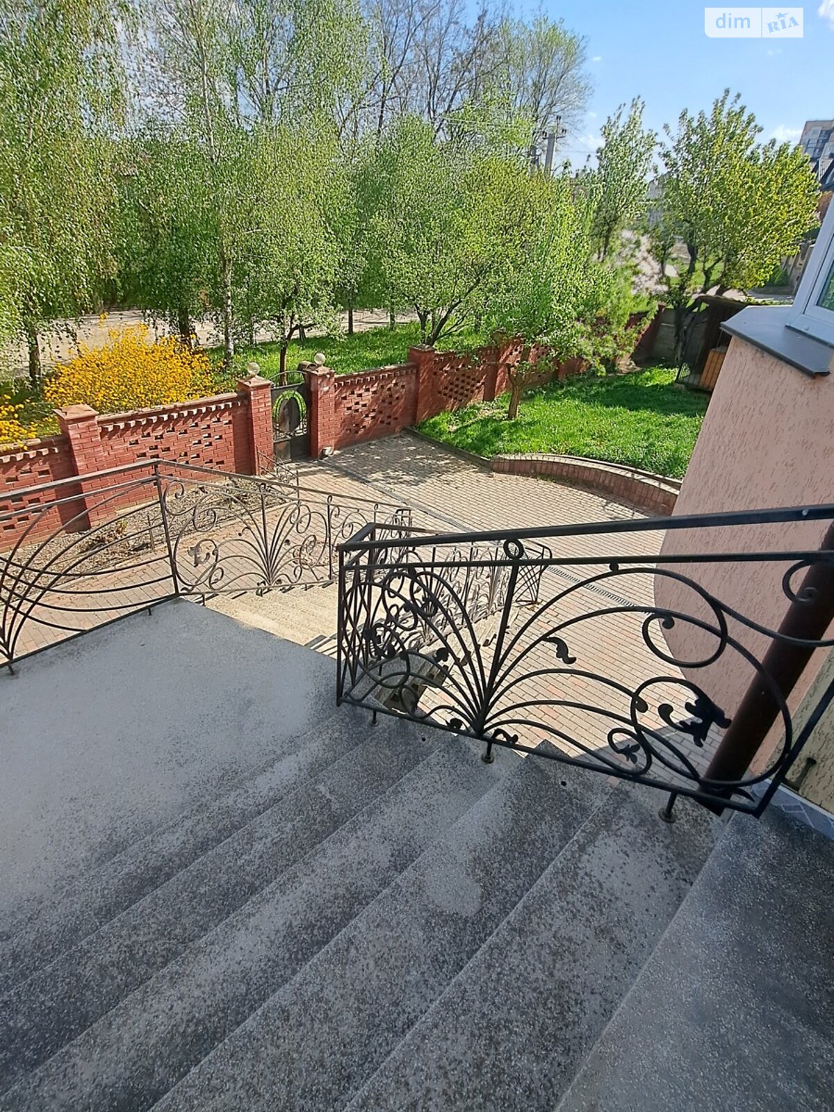 трехэтажный дом с гаражом, 292 кв. м, кирпич. Продажа в Черновцах район Гравитон фото 1 трехэтажный дом с гаражом, 292 кв. м, кирпич. Продажа в Черновцах район Гравитон фото 1