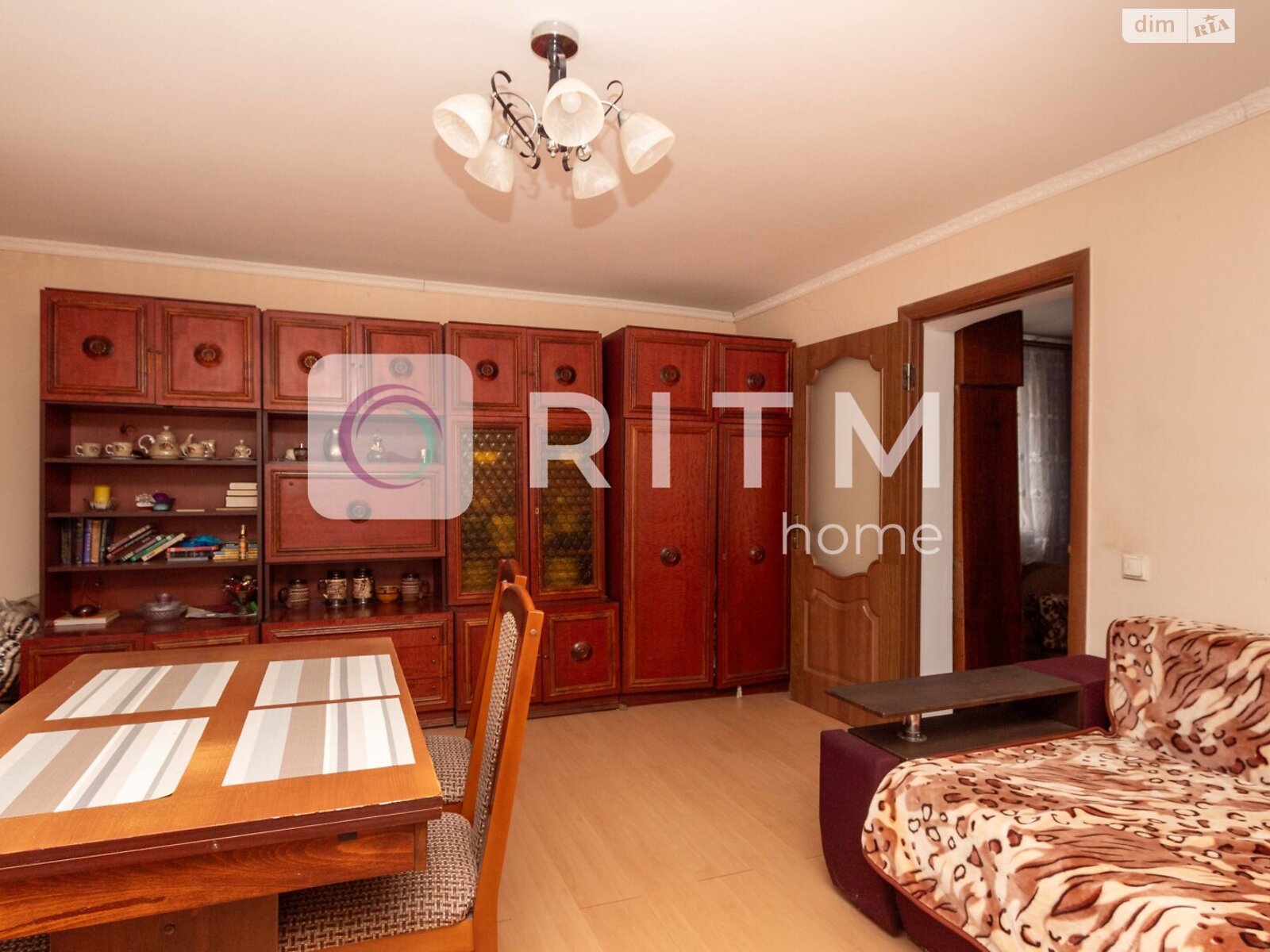 одноповерховий будинок з гаражем, 100 кв. м, цегла. Продаж в Чернівцях, район Кемпінг фото 1 одноповерховий будинок з гаражем, 100 кв. м, цегла. Продаж в Чернівцях, район Кемпінг фото 1