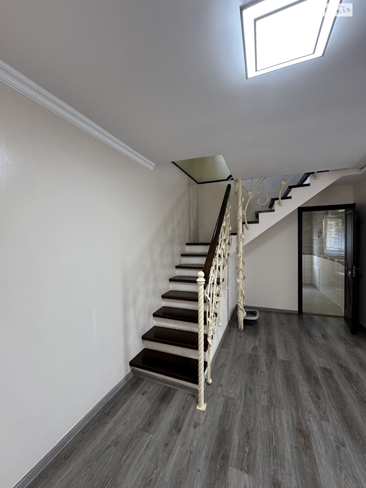 двухэтажный дом с балконом, 108 кв. м, кирпич. Продажа в Черновцах район Кемпинг фото 1 двухэтажный дом с балконом, 108 кв. м, кирпич. Продажа в Черновцах район Кемпинг фото 1