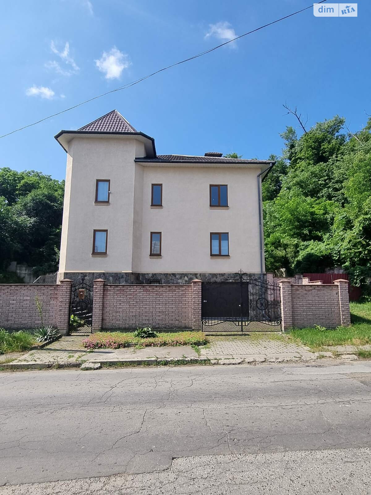 двоповерховий будинок з опаленням, 350 кв. м, монолитно-каркасный. Продаж у Чернівцях фото 1 двоповерховий будинок з опаленням, 350 кв. м, монолитно-каркасный. Продаж у Чернівцях фото 1