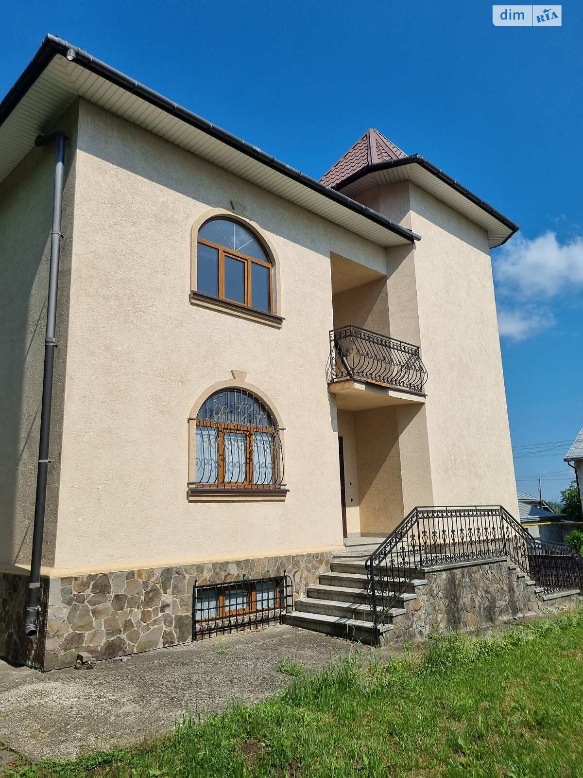 двоповерховий будинок з опаленням, 350 кв. м, монолитно-каркасный. Продаж у Чернівцях фото 1 двоповерховий будинок з опаленням, 350 кв. м, монолитно-каркасный. Продаж у Чернівцях фото 1