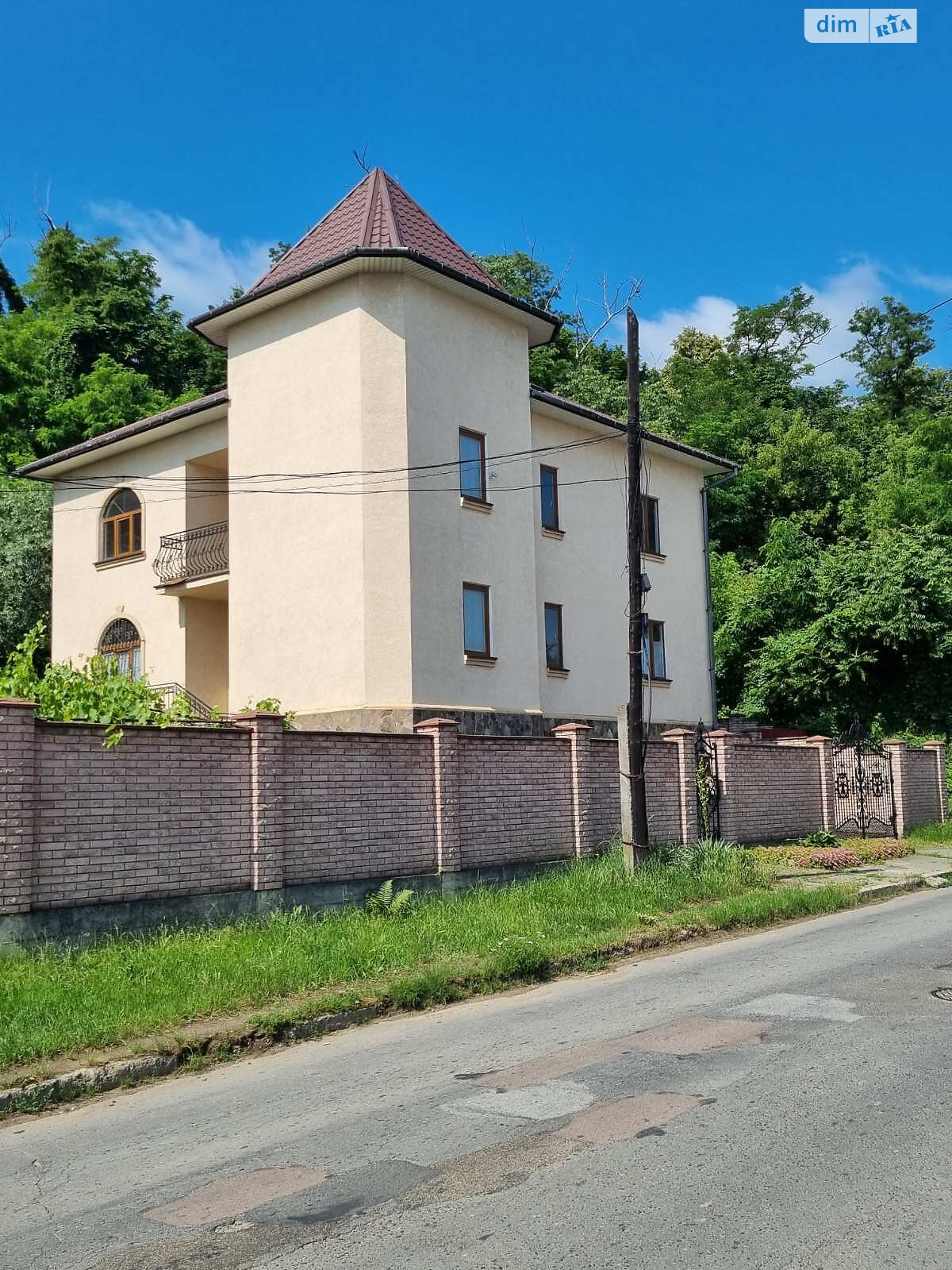 двоповерховий будинок з опаленням, 350 кв. м, монолитно-каркасный. Продаж у Чернівцях фото 1 двоповерховий будинок з опаленням, 350 кв. м, монолитно-каркасный. Продаж у Чернівцях фото 1