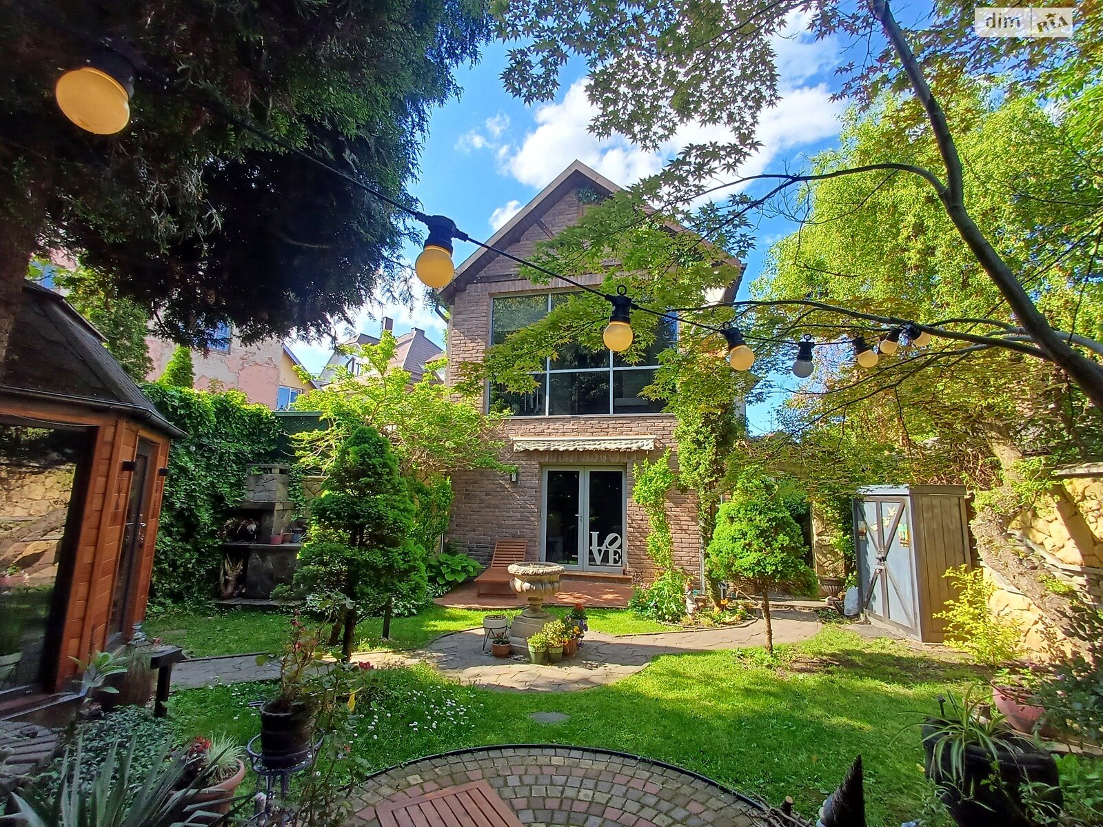 двухэтажный дом с мебелью, 157.2 кв. м, кирпич. Продажа в Черновцах район Парковая зона фото 1 двухэтажный дом с мебелью, 157.2 кв. м, кирпич. Продажа в Черновцах район Парковая зона фото 1