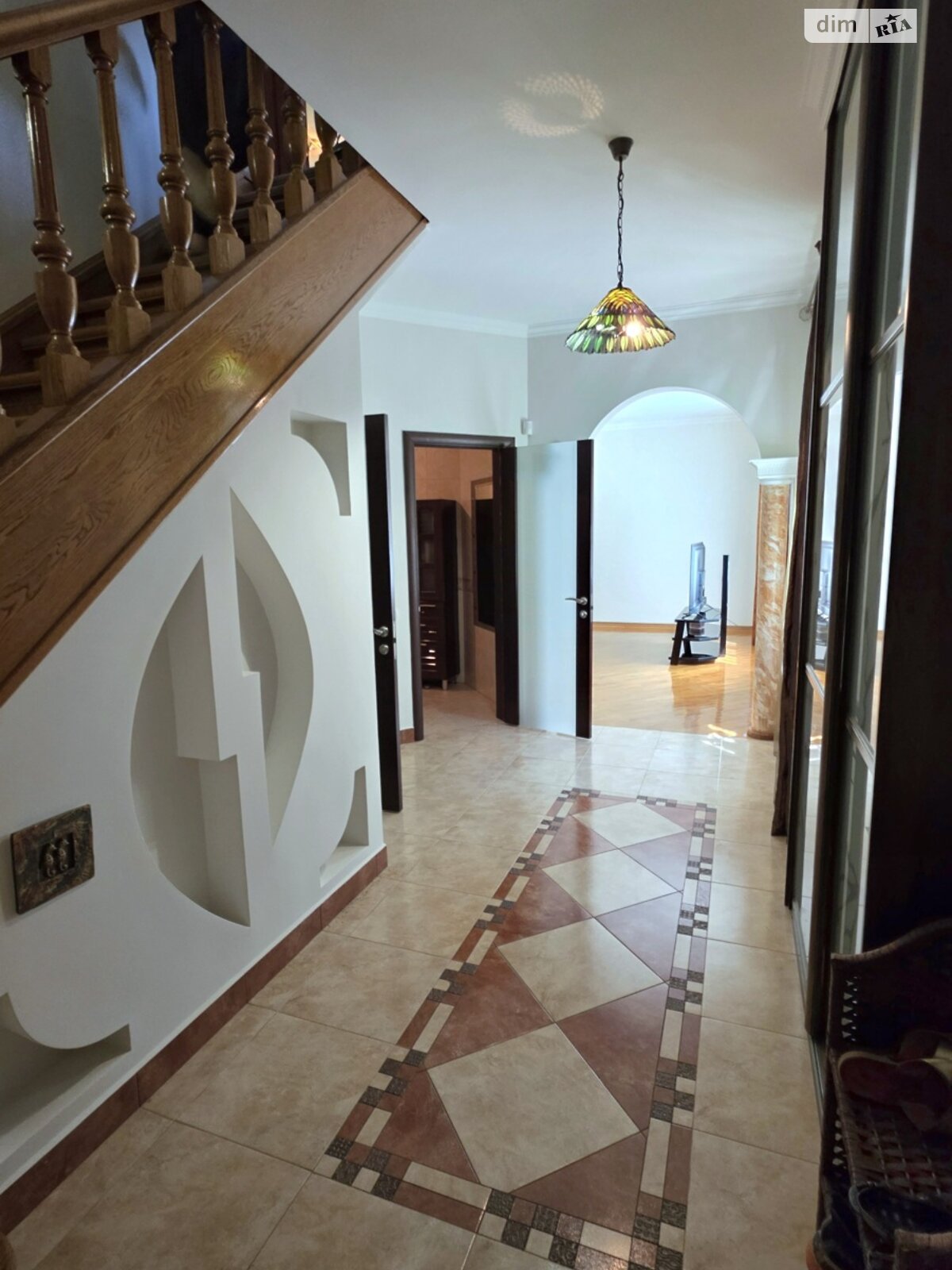 трехэтажный дом с гаражом, 207.5 кв. м, кирпич. Продажа в Черновцах район Первомайский фото 1