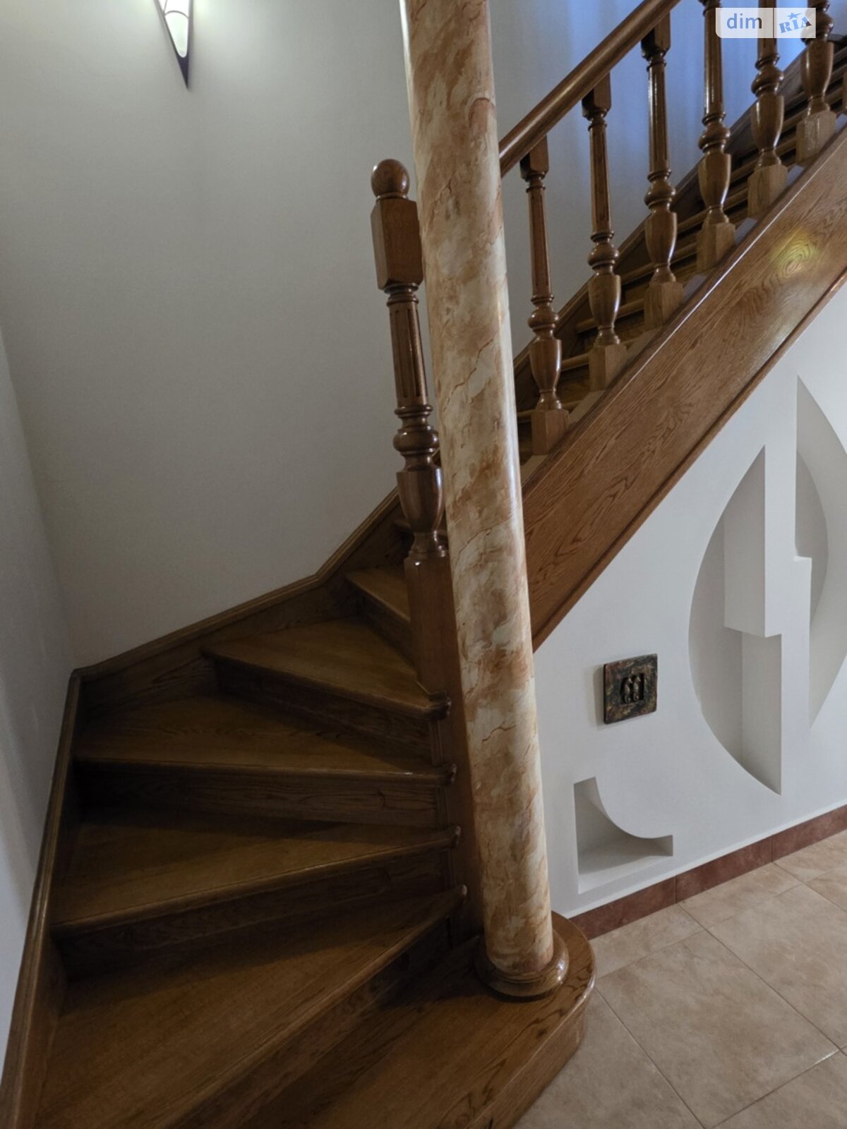 трехэтажный дом с гаражом, 207.5 кв. м, кирпич. Продажа в Черновцах район Первомайский фото 1