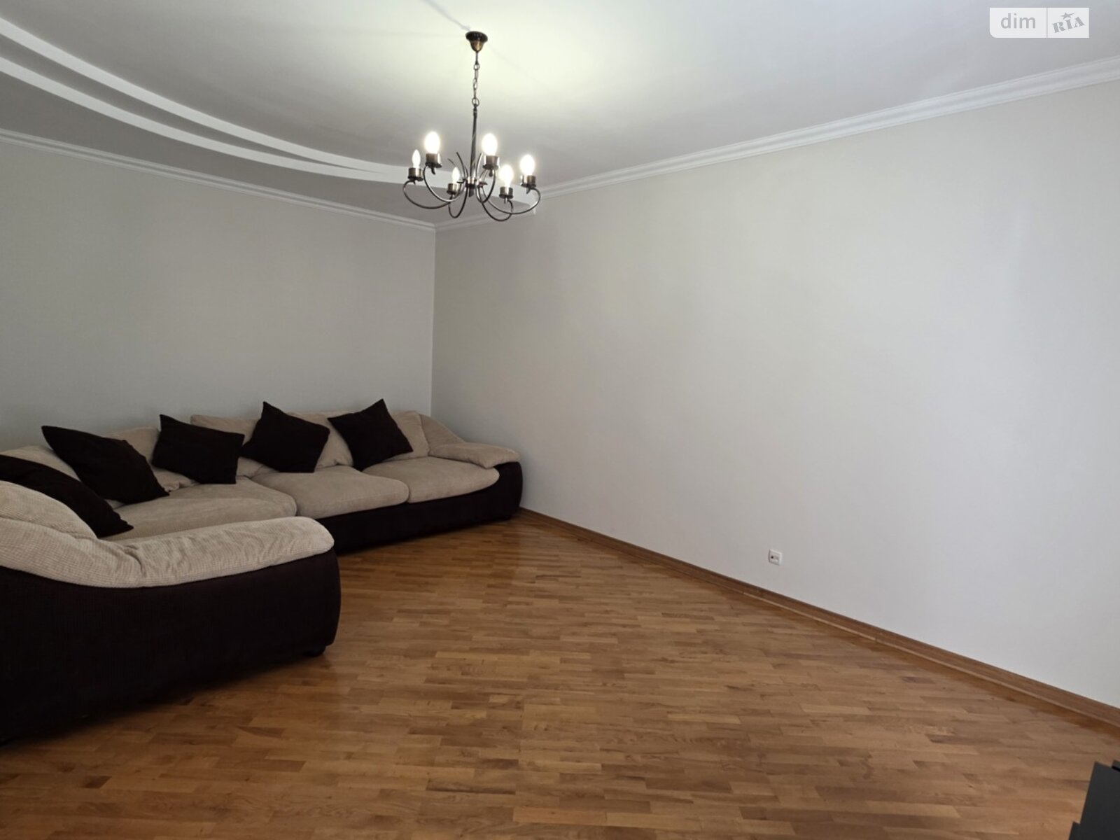 трехэтажный дом с гаражом, 207.5 кв. м, кирпич. Продажа в Черновцах район Первомайский фото 1