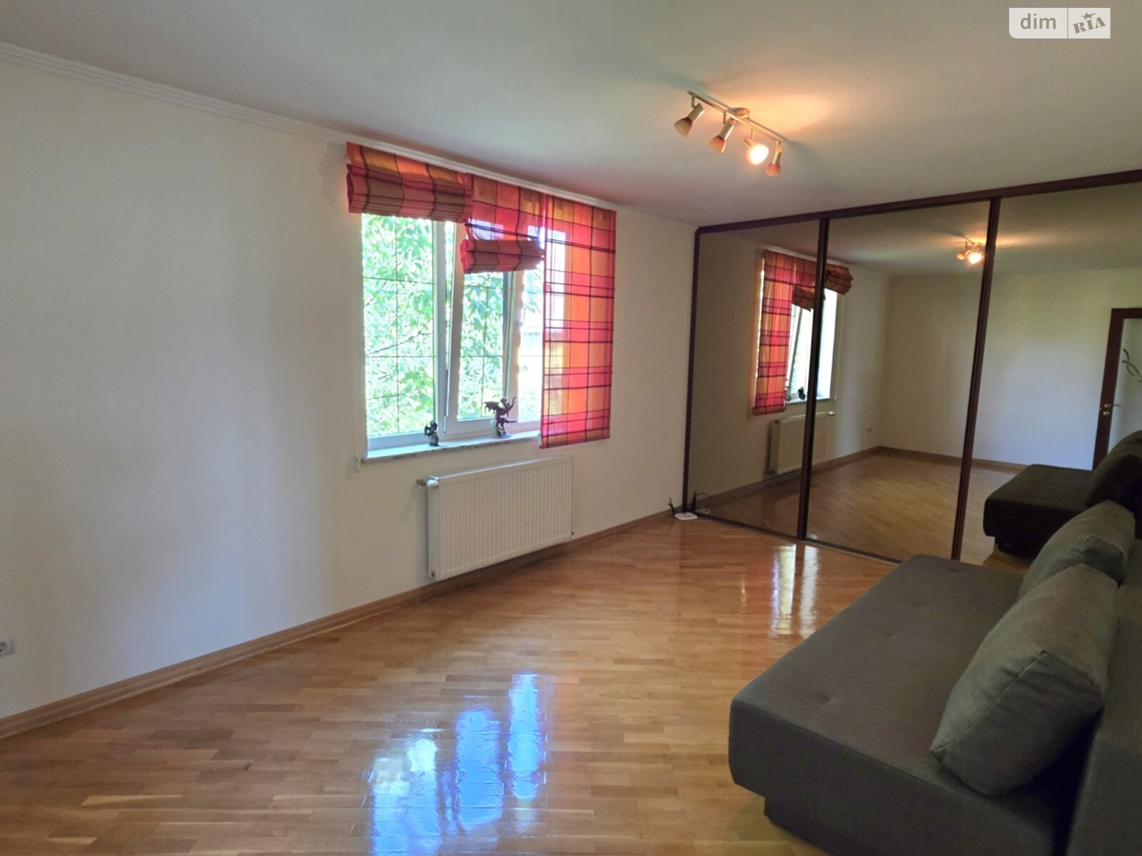 трехэтажный дом с гаражом, 207.5 кв. м, кирпич. Продажа в Черновцах район Первомайский фото 1