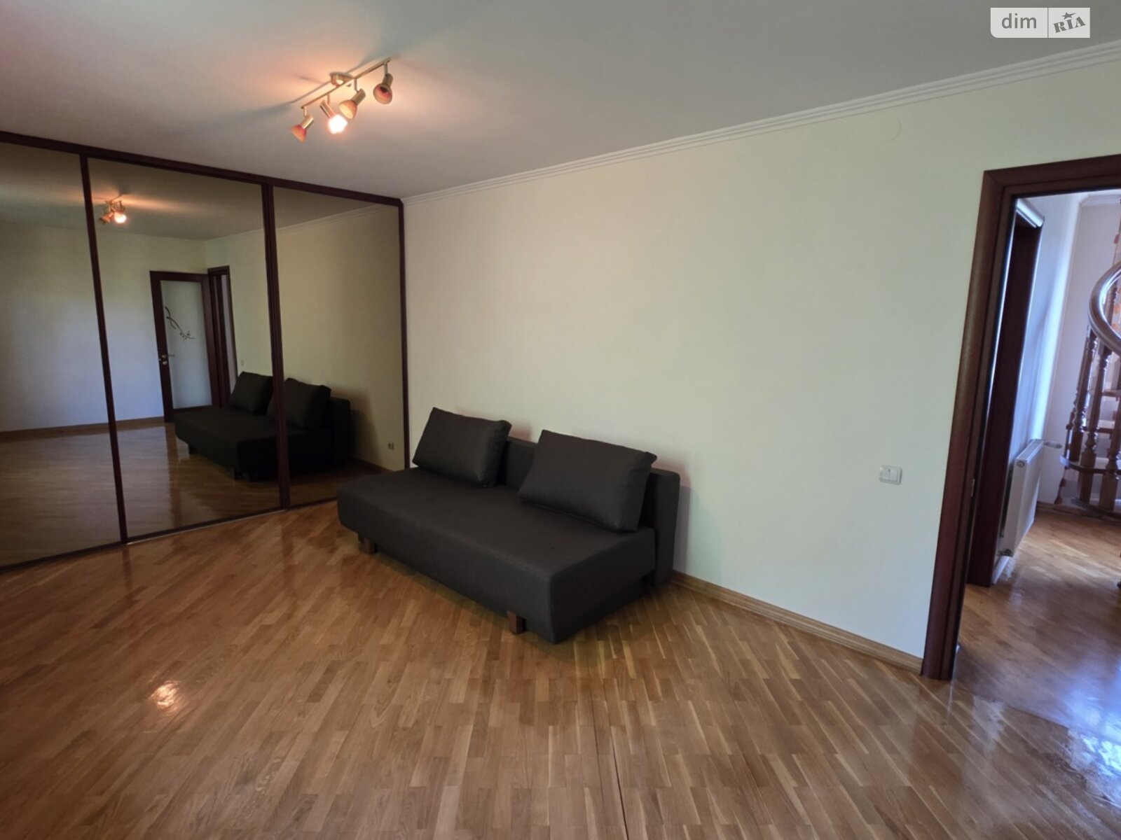 трехэтажный дом с гаражом, 207.5 кв. м, кирпич. Продажа в Черновцах район Первомайский фото 1