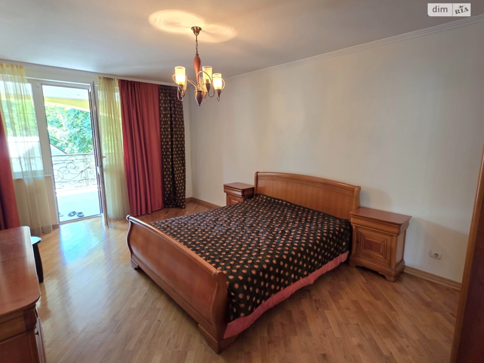 трехэтажный дом с гаражом, 207.5 кв. м, кирпич. Продажа в Черновцах район Первомайский фото 1