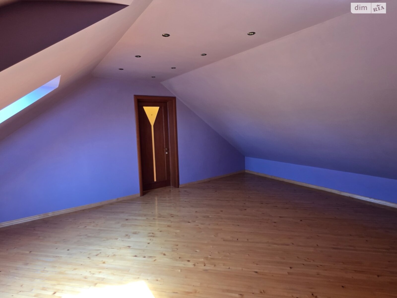 трехэтажный дом с гаражом, 207.5 кв. м, кирпич. Продажа в Черновцах район Первомайский фото 1