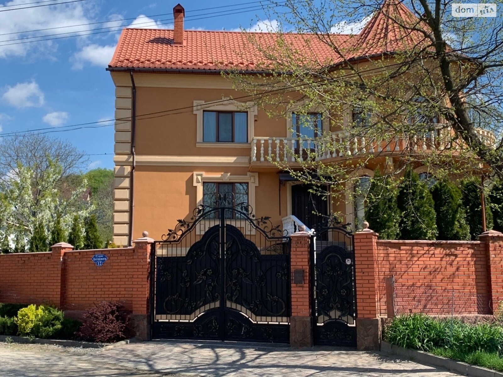 двухэтажный дом с балконом, 273 кв. м, кирпич. Продажа в Черновцах район Пригородная зона фото 1