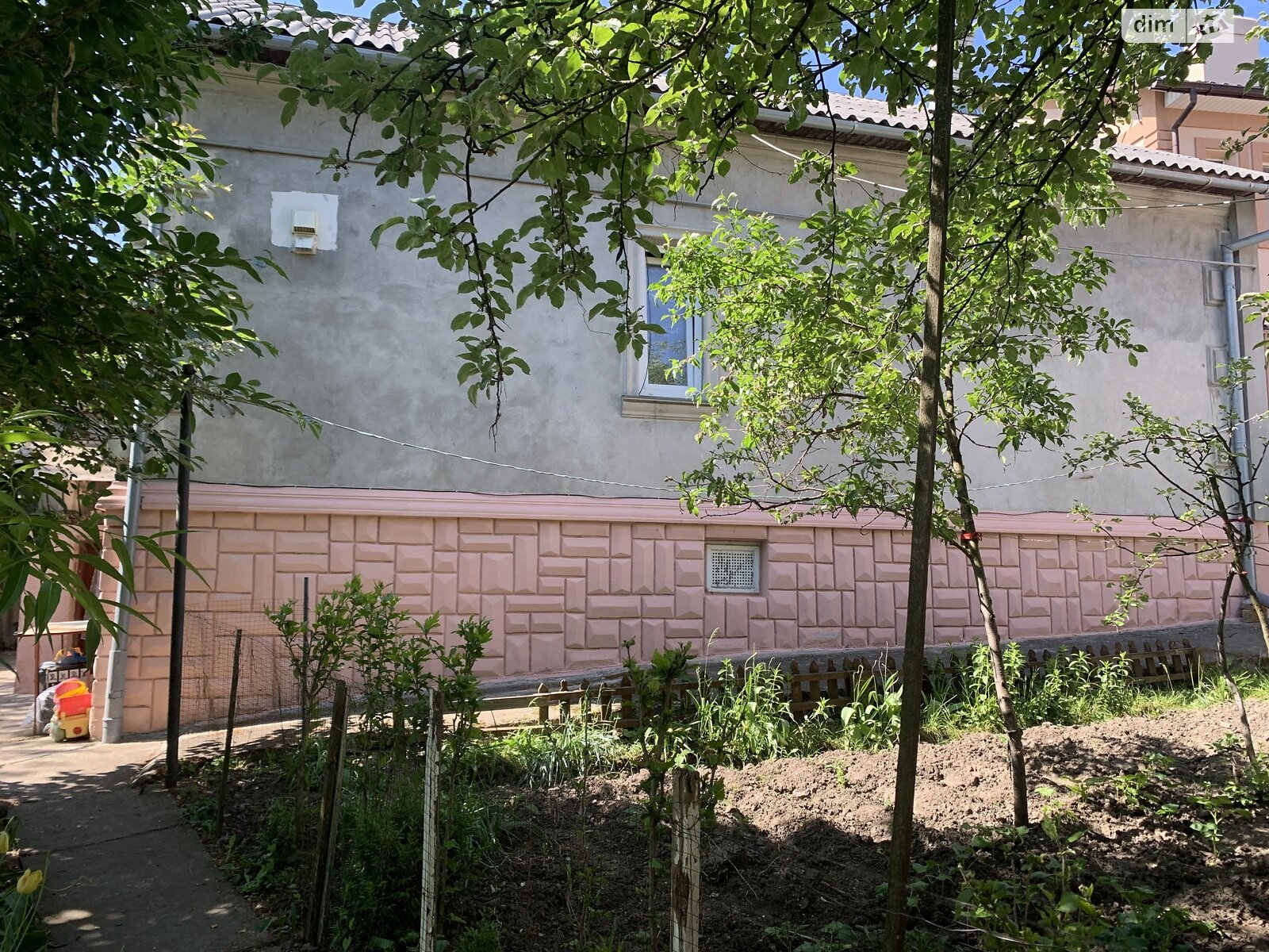 одноповерховий будинок з гаражем, 107.7 кв. м, цегла. Продаж в Чернівцях, район Роша фото 1 одноповерховий будинок з гаражем, 107.7 кв. м, цегла. Продаж в Чернівцях, район Роша фото 1
