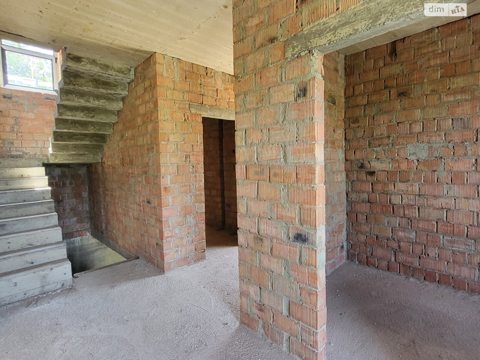двоповерховий будинок з гаражем, 210 кв. м, кирпич. Продаж в Чернівцях, район Роша фото 1 двоповерховий будинок з гаражем, 210 кв. м, кирпич. Продаж в Чернівцях, район Роша фото 1