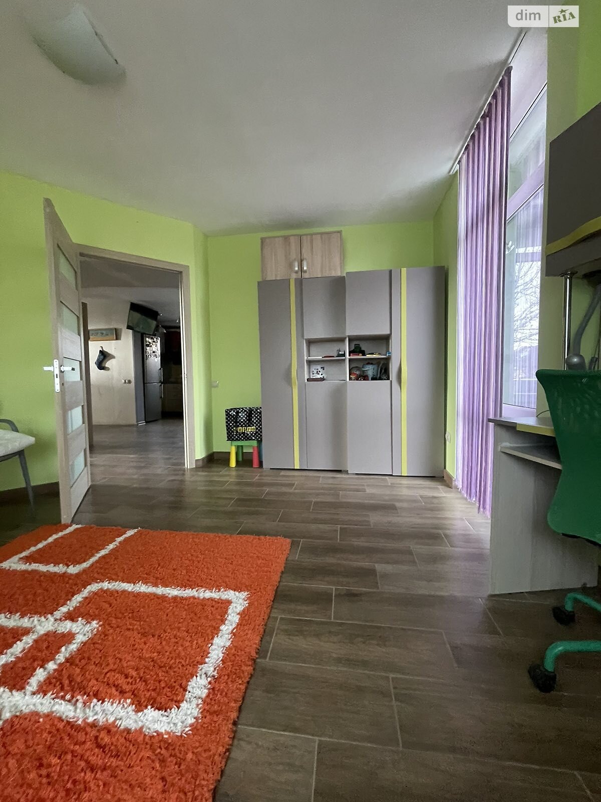 двоповерховий будинок з гаражем, 248 кв. м, цегла. Продаж в Чернівцях, район Роша фото 1 двоповерховий будинок з гаражем, 248 кв. м, цегла. Продаж в Чернівцях, район Роша фото 1