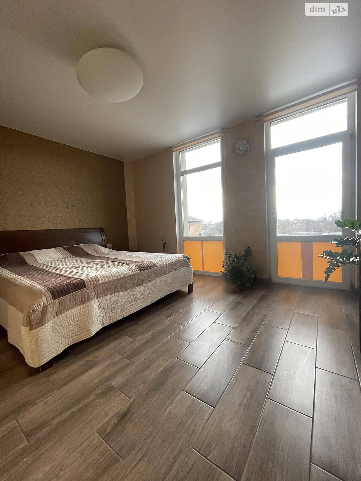 двоповерховий будинок з гаражем, 248 кв. м, цегла. Продаж в Чернівцях, район Роша фото 1 двоповерховий будинок з гаражем, 248 кв. м, цегла. Продаж в Чернівцях, район Роша фото 1