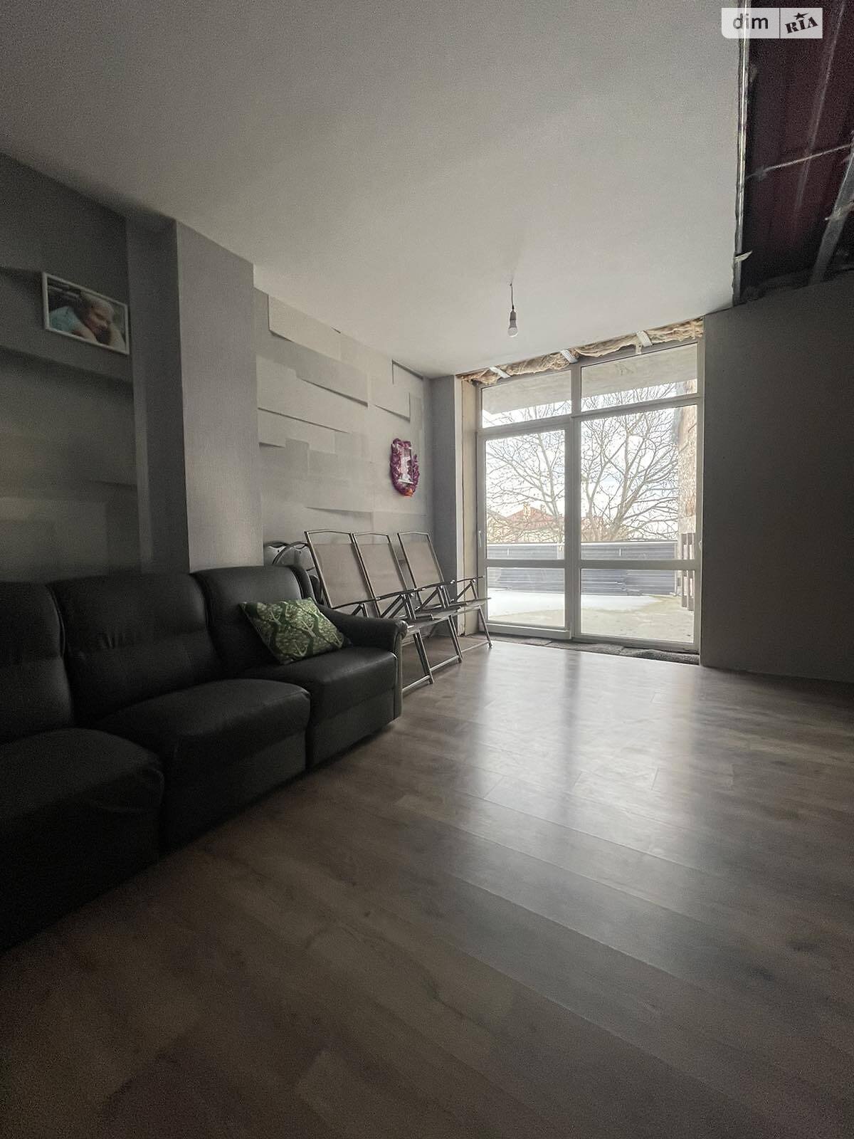 двоповерховий будинок з гаражем, 248 кв. м, цегла. Продаж в Чернівцях, район Роша фото 1 двоповерховий будинок з гаражем, 248 кв. м, цегла. Продаж в Чернівцях, район Роша фото 1