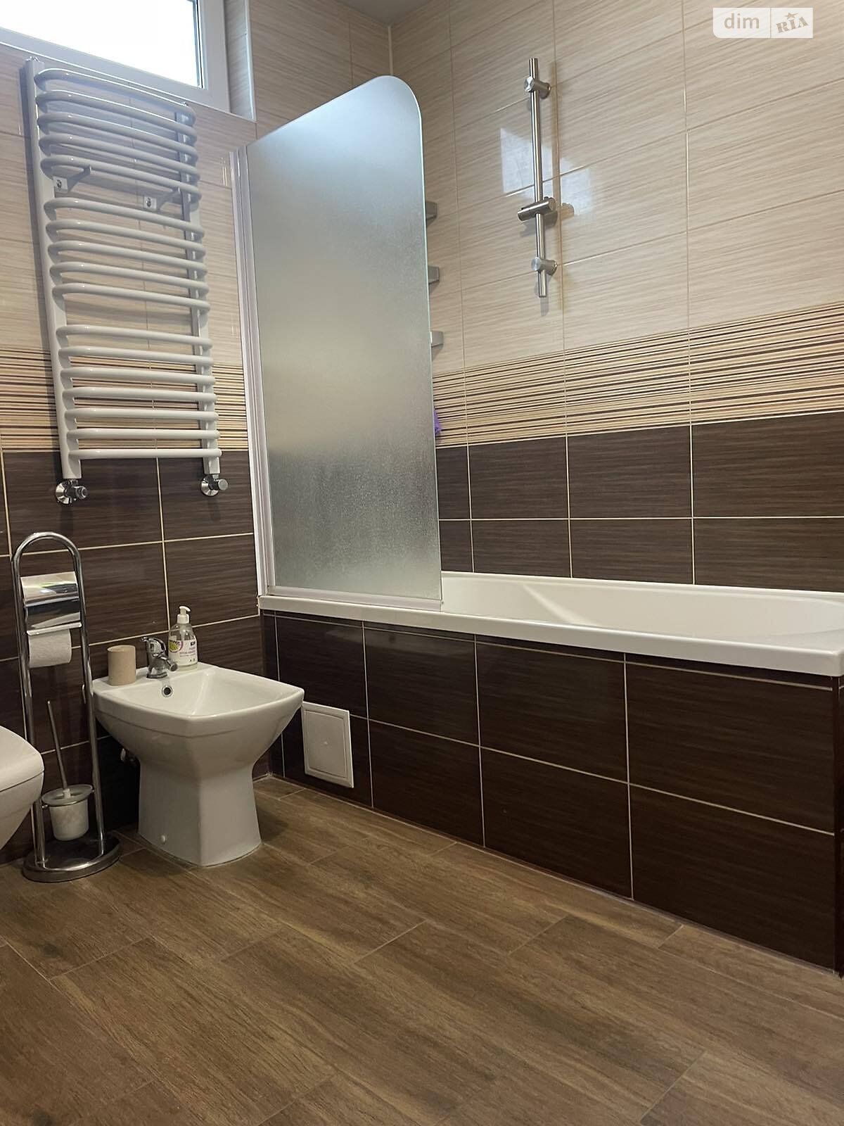 двоповерховий будинок з гаражем, 248 кв. м, цегла. Продаж в Чернівцях, район Роша фото 1 двоповерховий будинок з гаражем, 248 кв. м, цегла. Продаж в Чернівцях, район Роша фото 1