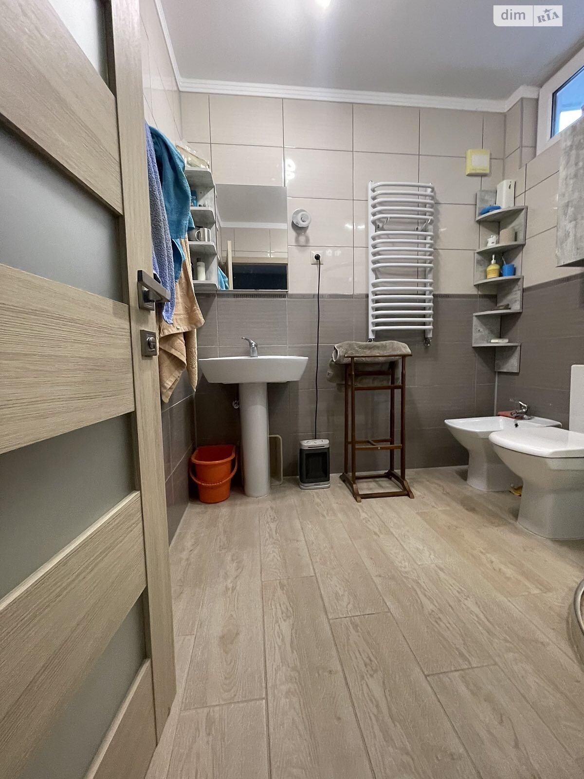 двоповерховий будинок з гаражем, 248 кв. м, цегла. Продаж в Чернівцях, район Роша фото 1 двоповерховий будинок з гаражем, 248 кв. м, цегла. Продаж в Чернівцях, район Роша фото 1