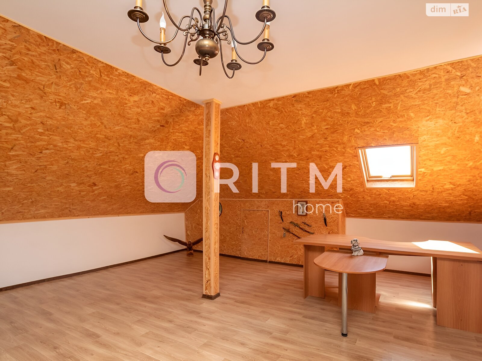 двухэтажный дом с отоплением, 250 кв. м, кирпич. Продажа в Черновцах район Роша фото 1 двухэтажный дом с отоплением, 250 кв. м, кирпич. Продажа в Черновцах район Роша фото 1