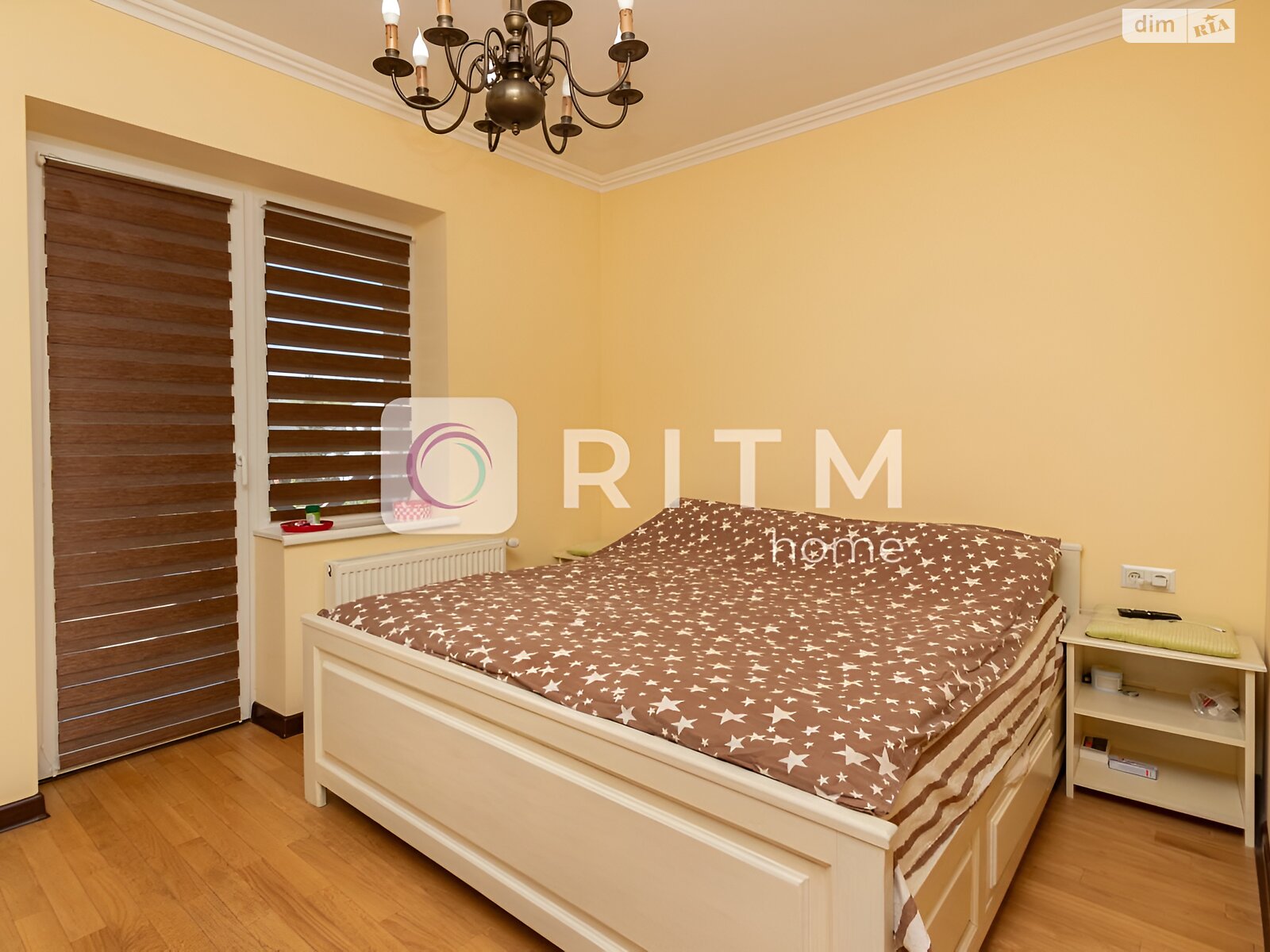 двухэтажный дом с отоплением, 250 кв. м, кирпич. Продажа в Черновцах район Роша фото 1 двухэтажный дом с отоплением, 250 кв. м, кирпич. Продажа в Черновцах район Роша фото 1