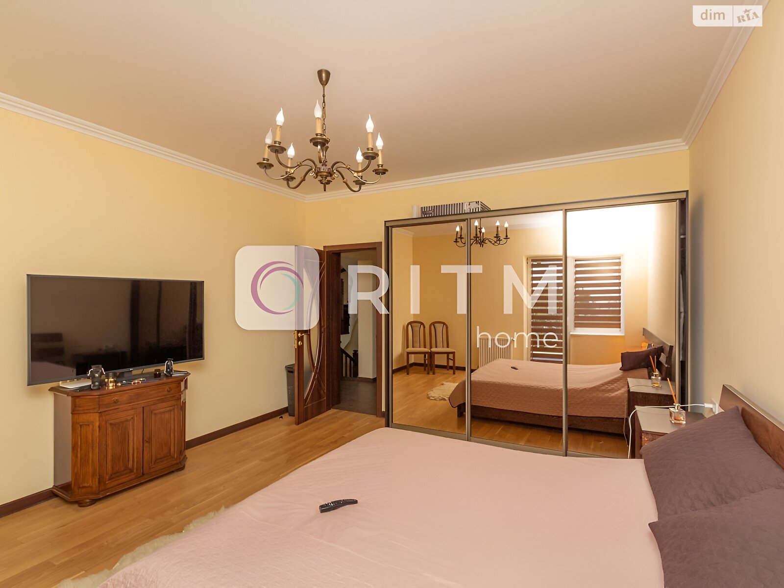 двухэтажный дом с отоплением, 250 кв. м, кирпич. Продажа в Черновцах район Роша фото 1 двухэтажный дом с отоплением, 250 кв. м, кирпич. Продажа в Черновцах район Роша фото 1