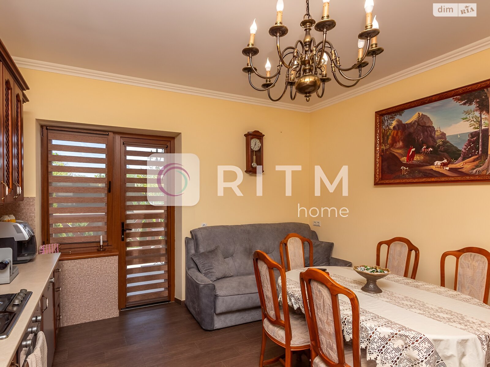 двухэтажный дом с отоплением, 250 кв. м, кирпич. Продажа в Черновцах район Роша фото 1 двухэтажный дом с отоплением, 250 кв. м, кирпич. Продажа в Черновцах район Роша фото 1