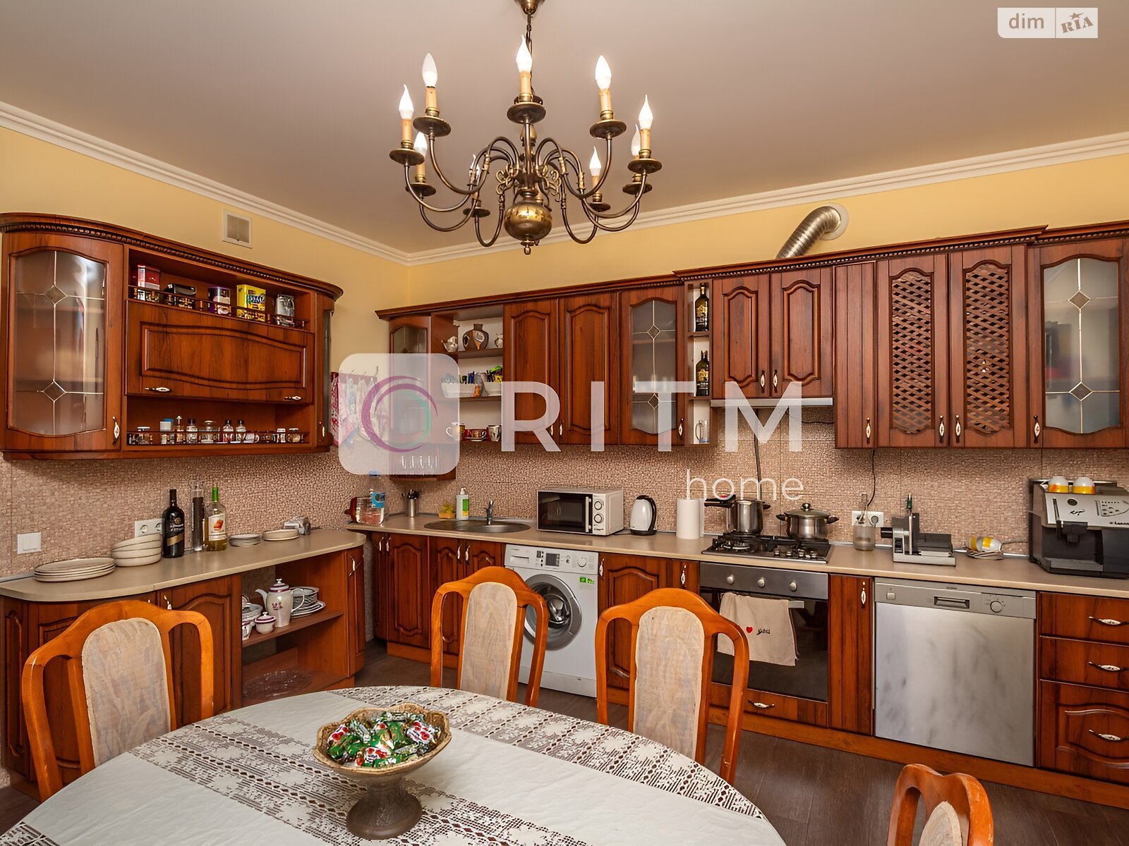 двухэтажный дом с отоплением, 250 кв. м, кирпич. Продажа в Черновцах район Роша фото 1 двухэтажный дом с отоплением, 250 кв. м, кирпич. Продажа в Черновцах район Роша фото 1