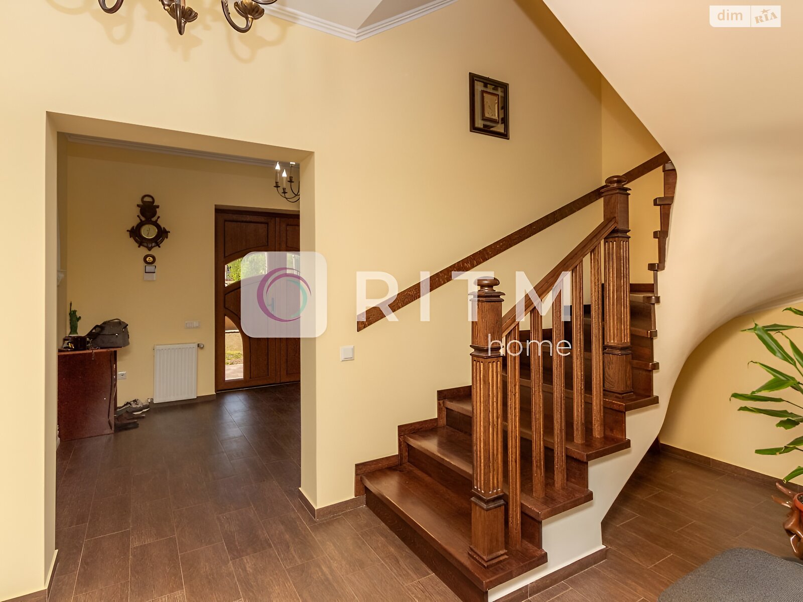двухэтажный дом с отоплением, 250 кв. м, кирпич. Продажа в Черновцах район Роша фото 1 двухэтажный дом с отоплением, 250 кв. м, кирпич. Продажа в Черновцах район Роша фото 1