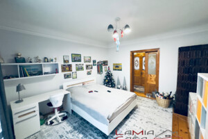 трехэтажный дом с отоплением, 230 кв. м, кирпич. Продажа в Черновцах район Роша фото 2