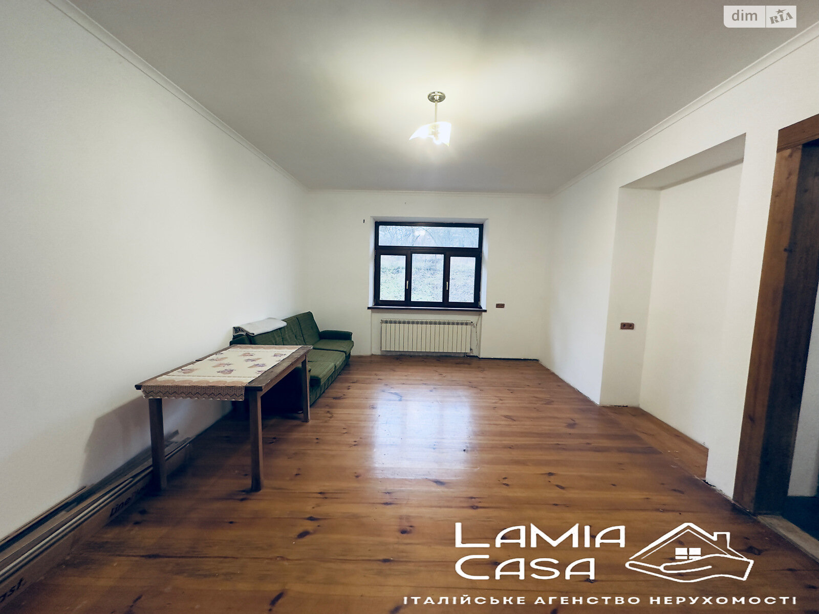 триповерховий будинок з гаражем, 240 кв. м, кирпич. Продаж в Чернівцях, район Роша фото 1 триповерховий будинок з гаражем, 240 кв. м, кирпич. Продаж в Чернівцях, район Роша фото 1