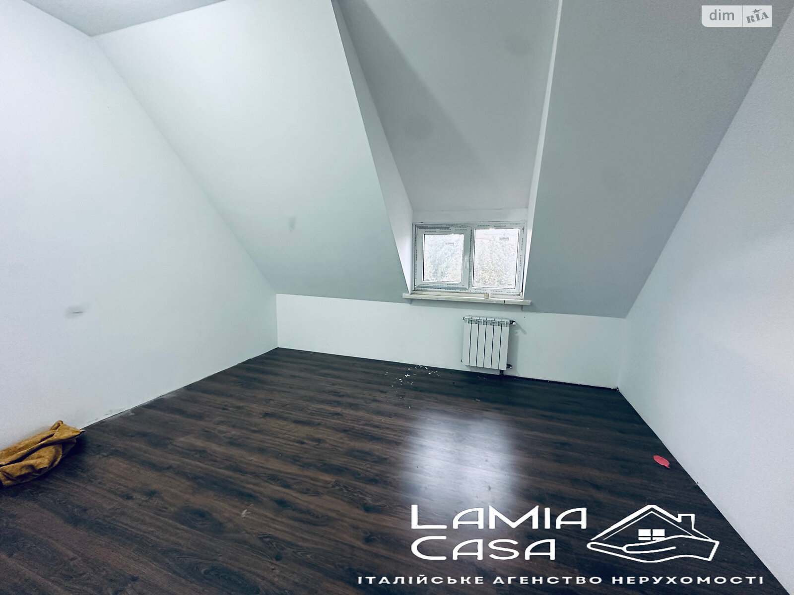триповерховий будинок з гаражем, 240 кв. м, кирпич. Продаж в Чернівцях, район Роша фото 1 триповерховий будинок з гаражем, 240 кв. м, кирпич. Продаж в Чернівцях, район Роша фото 1