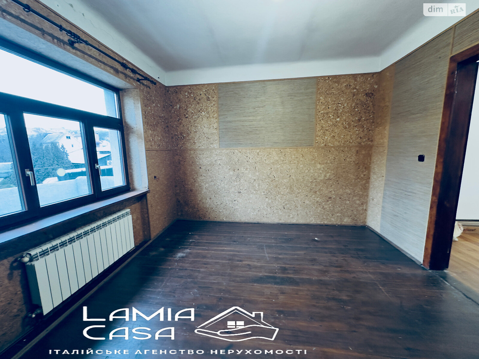 триповерховий будинок з гаражем, 240 кв. м, кирпич. Продаж в Чернівцях, район Роша фото 1 триповерховий будинок з гаражем, 240 кв. м, кирпич. Продаж в Чернівцях, район Роша фото 1