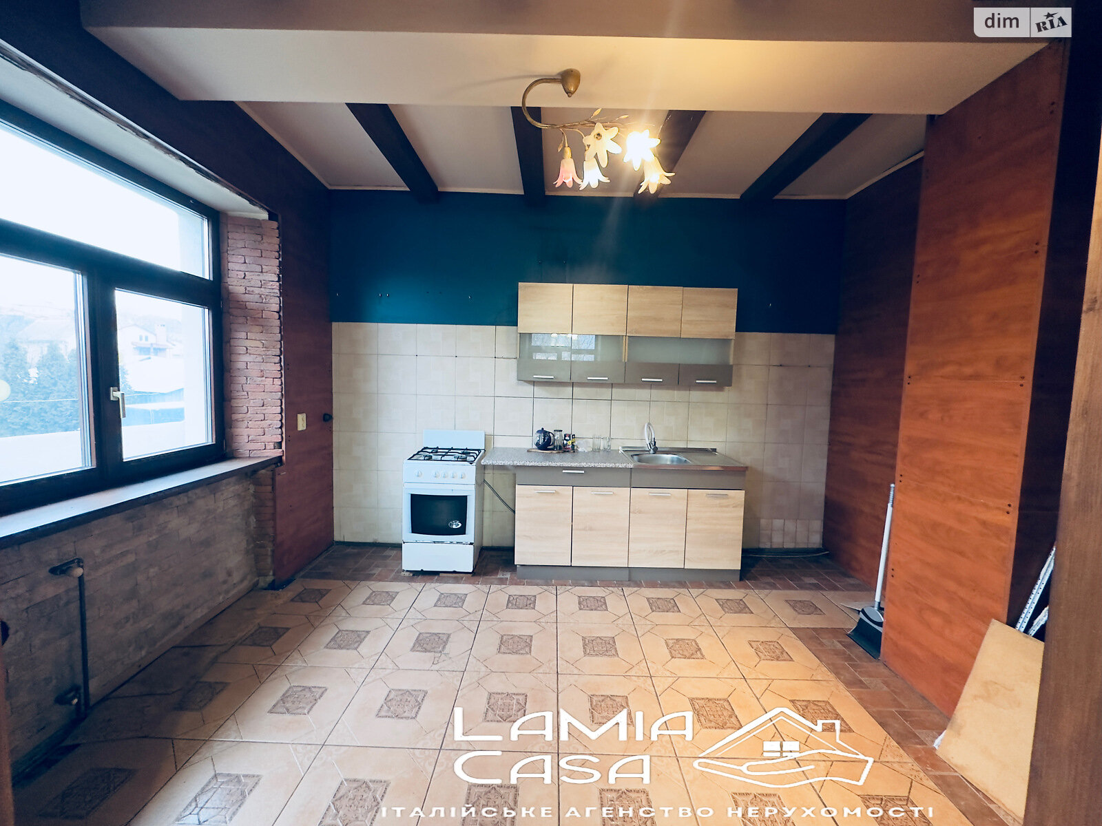 триповерховий будинок з гаражем, 240 кв. м, кирпич. Продаж в Чернівцях, район Роша фото 1 триповерховий будинок з гаражем, 240 кв. м, кирпич. Продаж в Чернівцях, район Роша фото 1