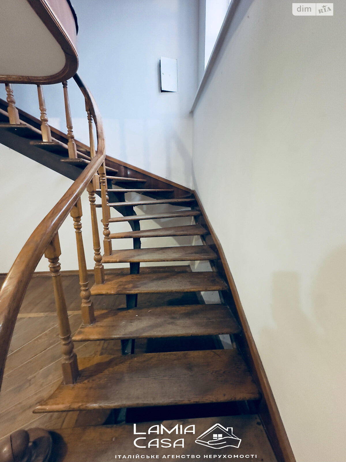 триповерховий будинок з гаражем, 240 кв. м, кирпич. Продаж в Чернівцях, район Роша фото 1 триповерховий будинок з гаражем, 240 кв. м, кирпич. Продаж в Чернівцях, район Роша фото 1
