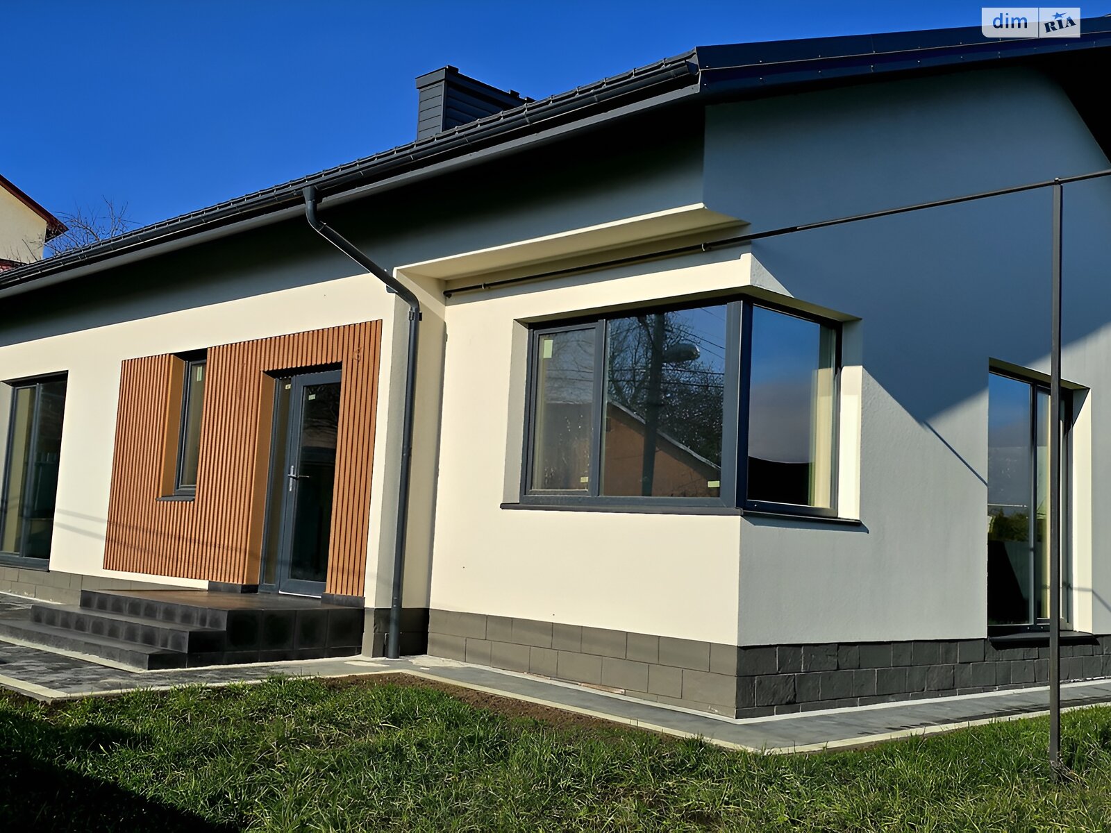 одноповерховий будинок з опаленням, 115 кв. м, кирпич. Продаж в Чернівцях, район Роша фото 1 одноповерховий будинок з опаленням, 115 кв. м, кирпич. Продаж в Чернівцях, район Роша фото 1