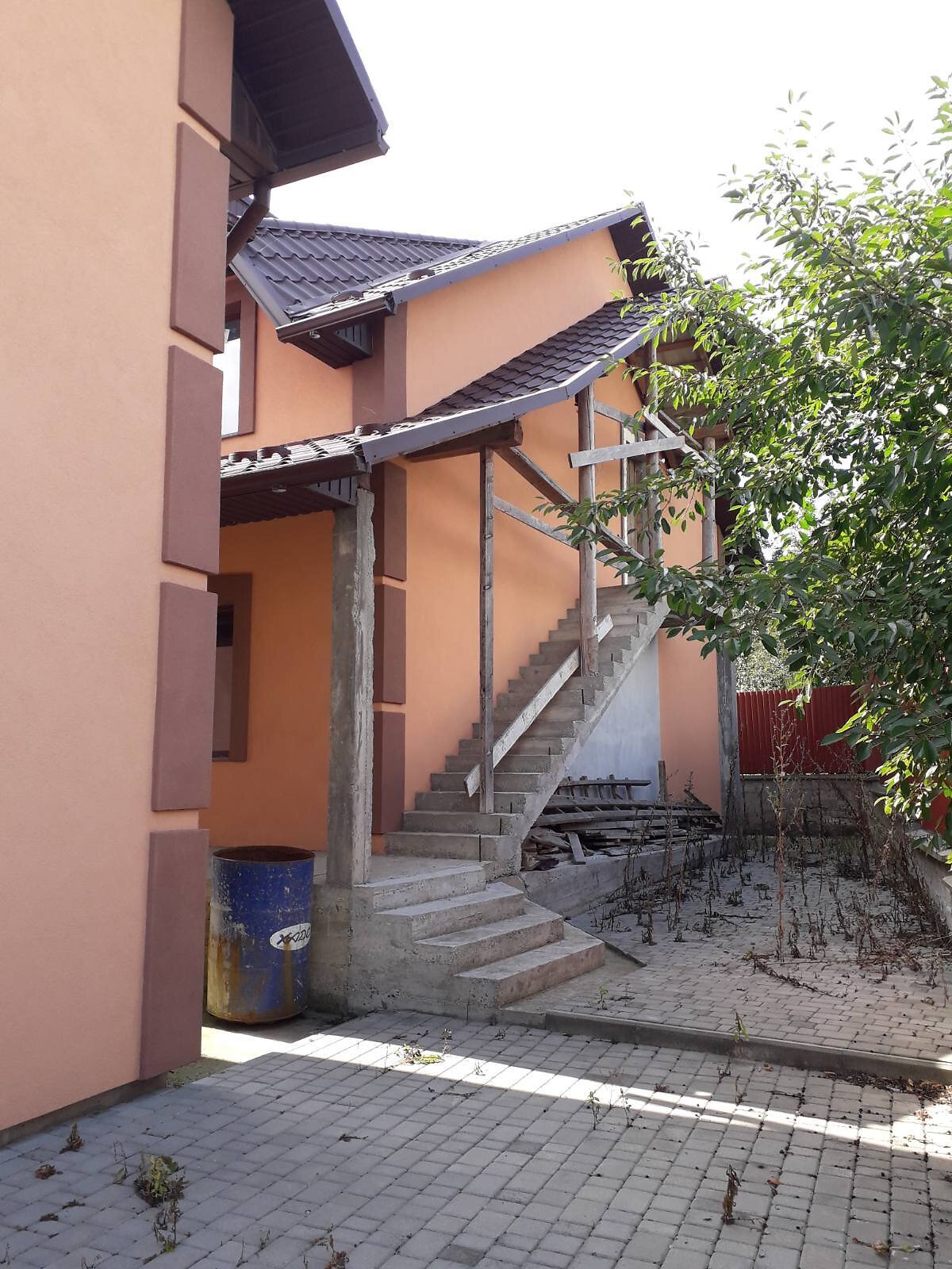 двухэтажный дом с гаражом, 200 кв. м, кирпич. Продажа в Черновцах район Роша фото 1