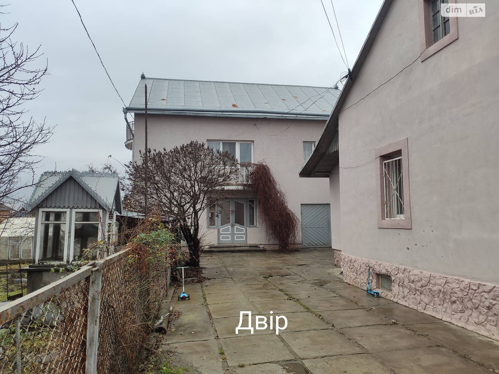 трехэтажный дом с гаражом, 206 кв. м, кирпич. Продажа в Черновцах район Роша фото 1