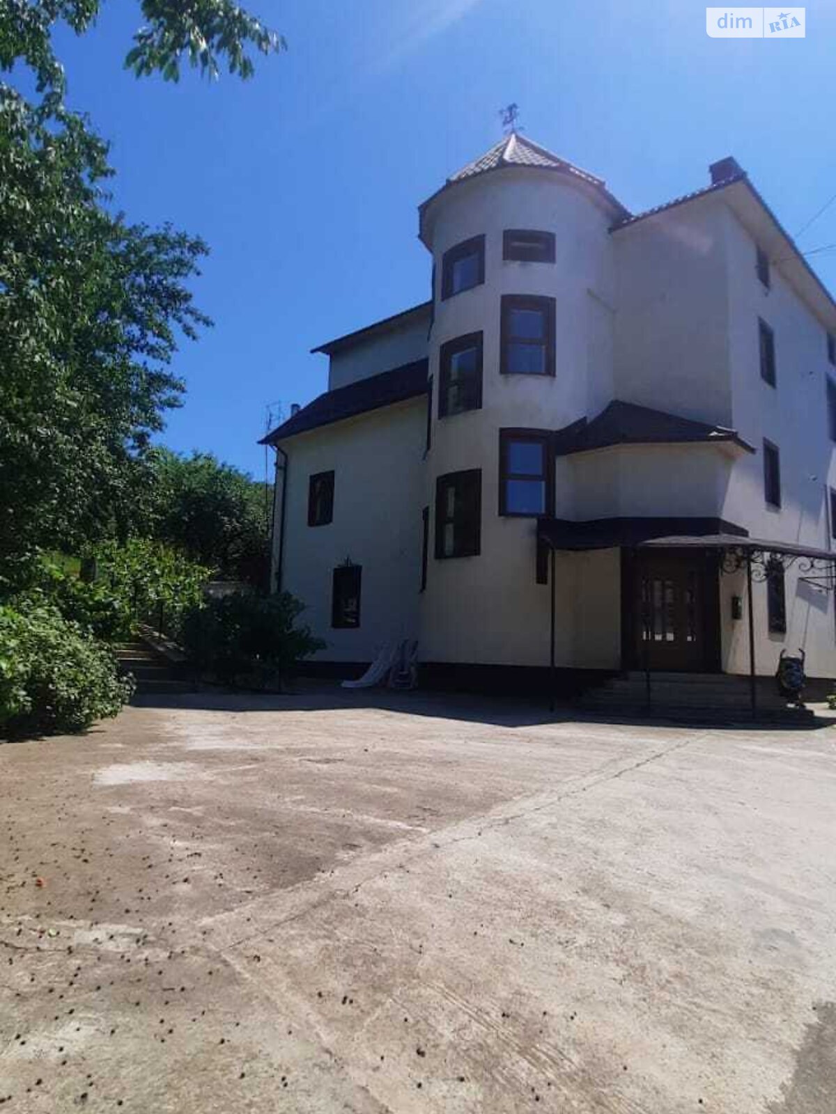 трехэтажный дом с ремонтом, 300 кв. м, кирпич. Продажа в Черновцах район Садгора фото 1