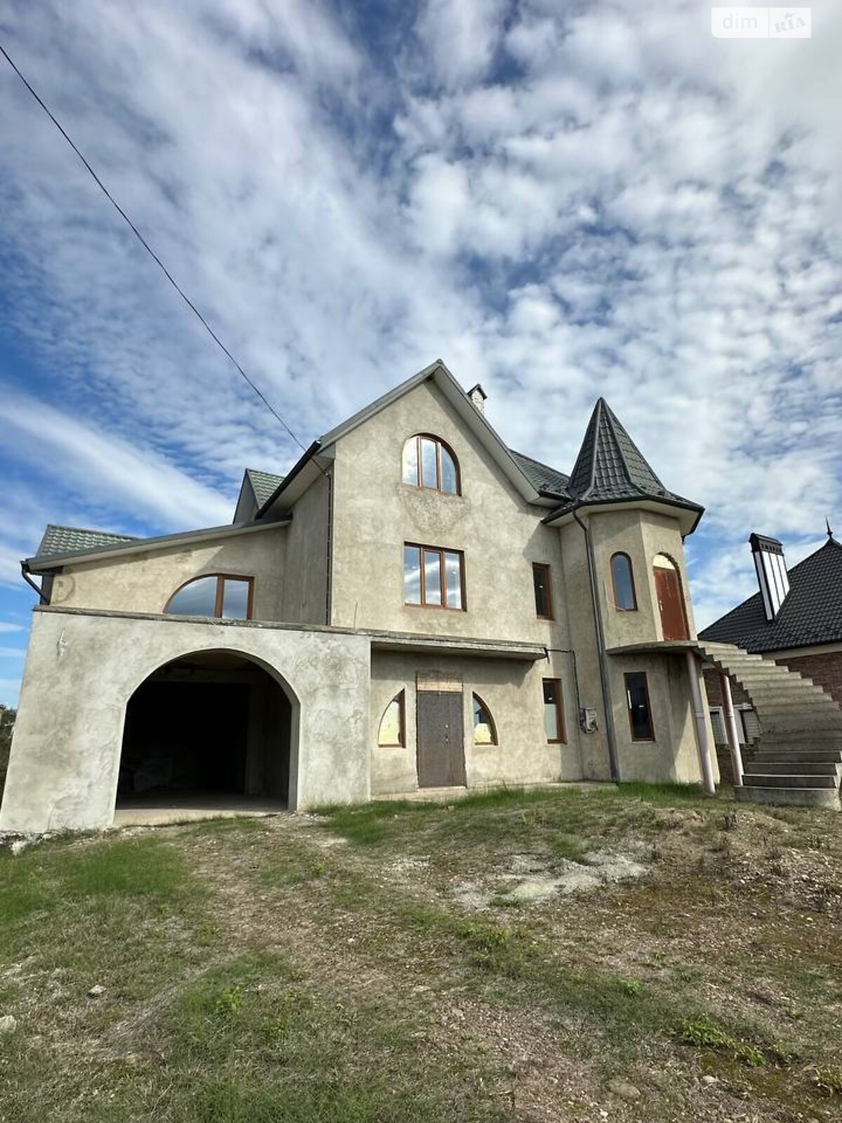 двухэтажный дом с отоплением, 405 кв. м, кирпич. Продажа в Черновцах район Садгорский фото 1 двухэтажный дом с отоплением, 405 кв. м, кирпич. Продажа в Черновцах район Садгорский фото 1