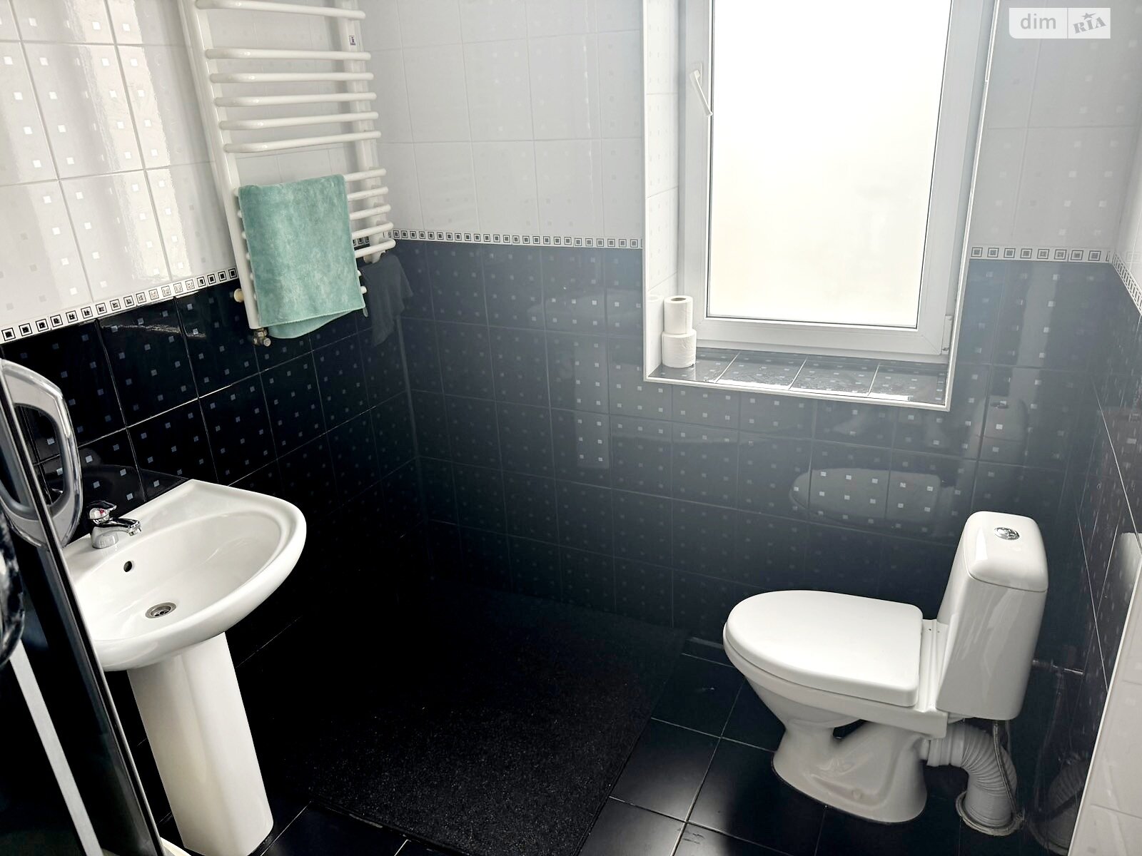 одноэтажный дом с гаражом, 152 кв. м, кирпич. Продажа в Черновцах район Садгорский фото 1 одноэтажный дом с гаражом, 152 кв. м, кирпич. Продажа в Черновцах район Садгорский фото 1