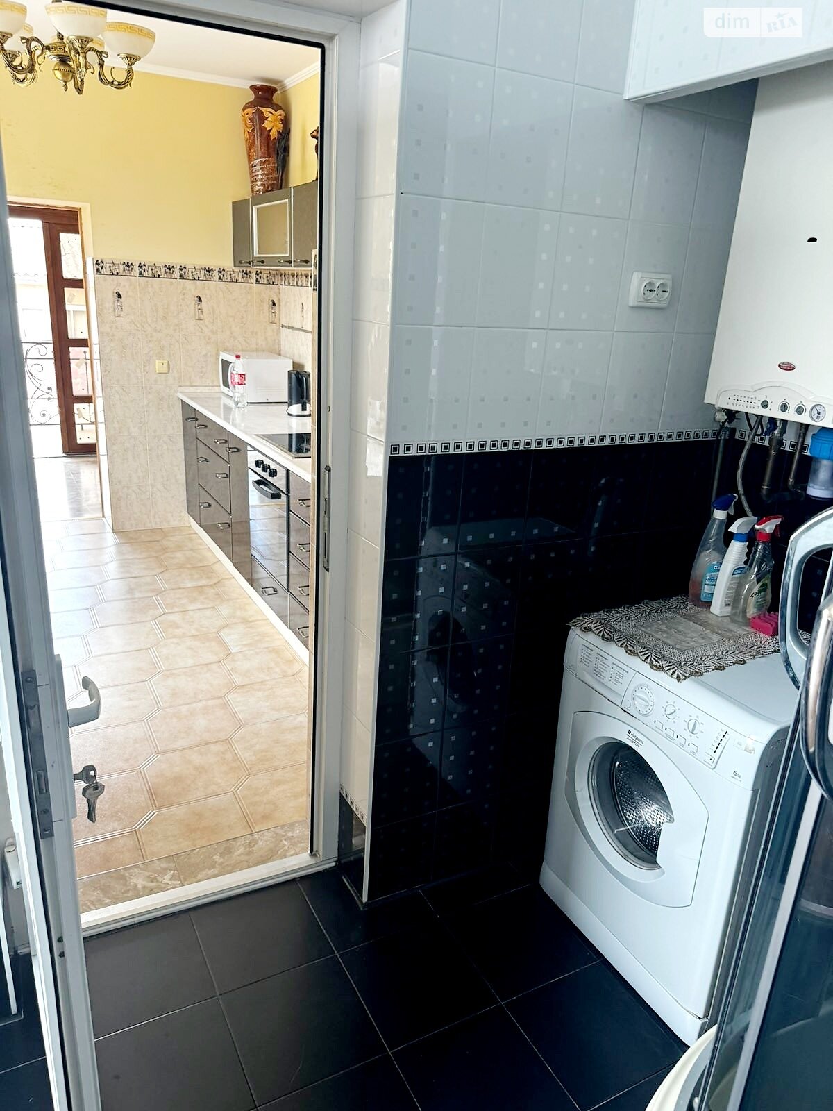 одноэтажный дом с гаражом, 152 кв. м, кирпич. Продажа в Черновцах район Садгорский фото 1 одноэтажный дом с гаражом, 152 кв. м, кирпич. Продажа в Черновцах район Садгорский фото 1