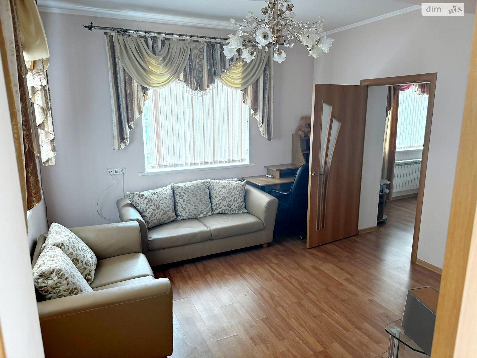 одноэтажный дом с гаражом, 152 кв. м, кирпич. Продажа в Черновцах район Садгорский фото 1 одноэтажный дом с гаражом, 152 кв. м, кирпич. Продажа в Черновцах район Садгорский фото 1