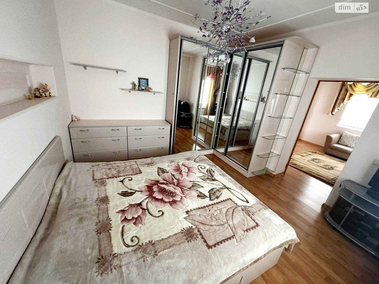 одноэтажный дом с гаражом, 152 кв. м, кирпич. Продажа в Черновцах район Садгорский фото 1 одноэтажный дом с гаражом, 152 кв. м, кирпич. Продажа в Черновцах район Садгорский фото 1