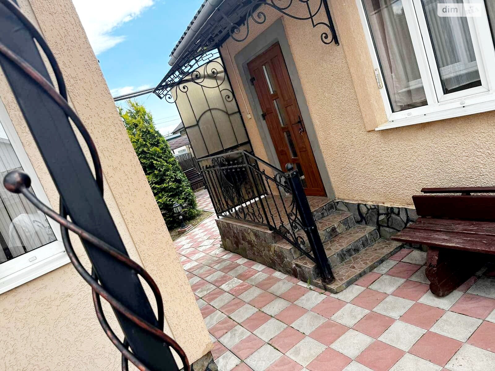 одноэтажный дом с гаражом, 152 кв. м, кирпич. Продажа в Черновцах район Садгорский фото 1 одноэтажный дом с гаражом, 152 кв. м, кирпич. Продажа в Черновцах район Садгорский фото 1