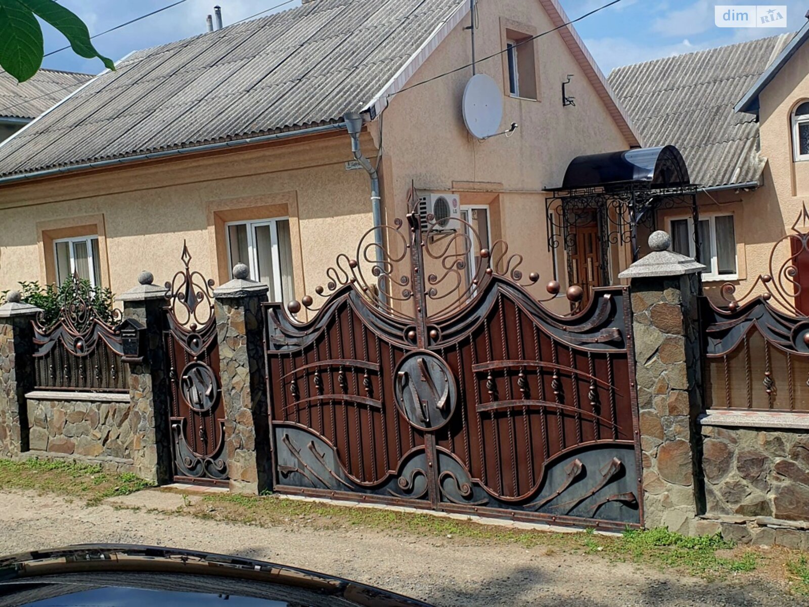 одноэтажный дом с гаражом, 152 кв. м, кирпич. Продажа в Черновцах район Садгорский фото 1 одноэтажный дом с гаражом, 152 кв. м, кирпич. Продажа в Черновцах район Садгорский фото 1