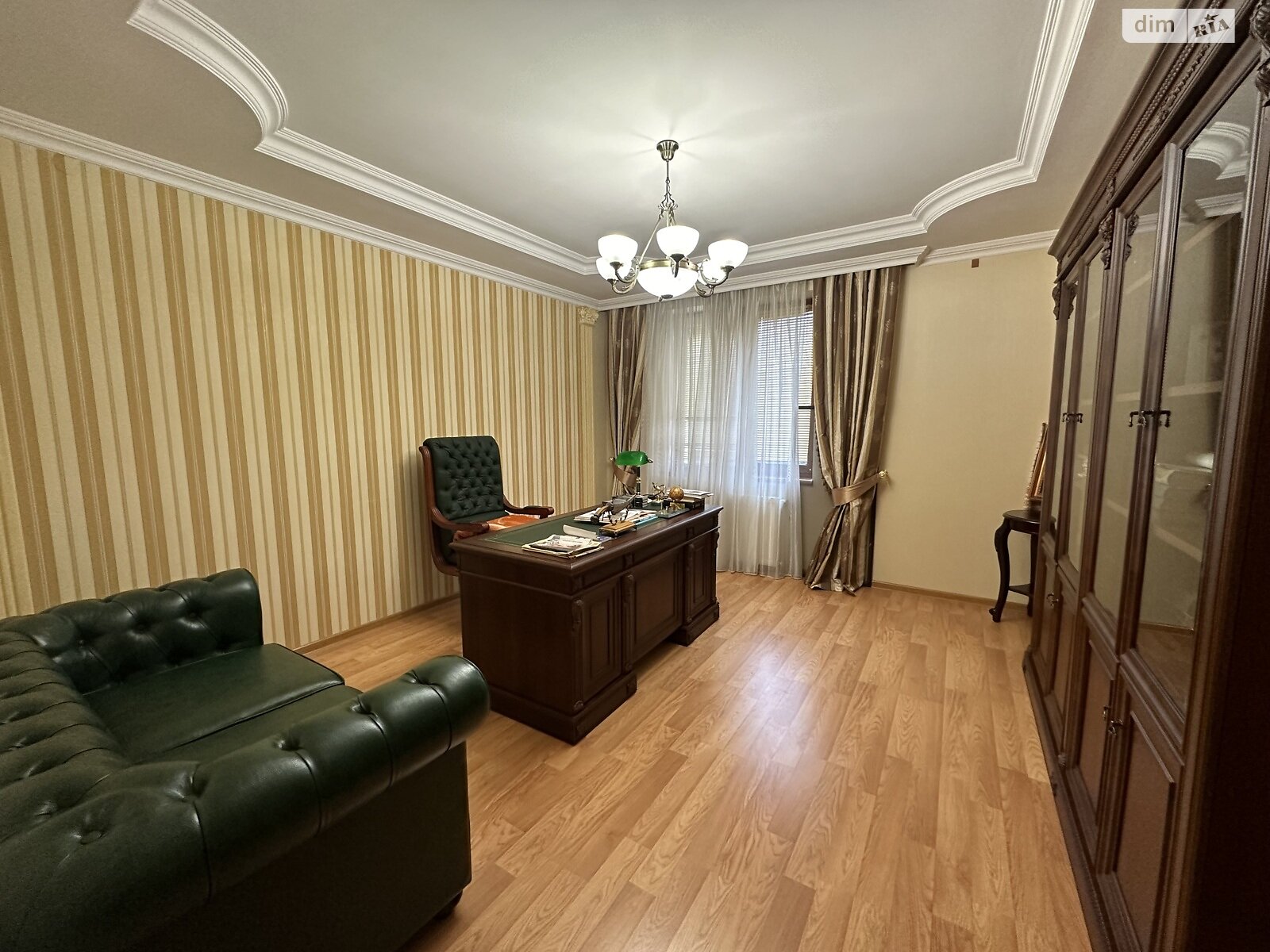 двухэтажный дом, 250 кв. м, кирпич. Продажа в Черновцах район Садгорский фото 1