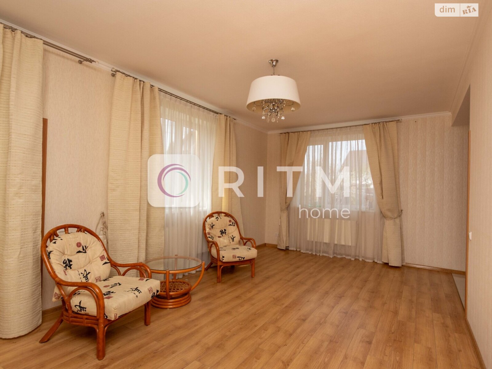 двоповерховий будинок з опаленням, 250 кв. м, цегла. Продаж у Чернівцях фото 1 двоповерховий будинок з опаленням, 250 кв. м, цегла. Продаж у Чернівцях фото 1